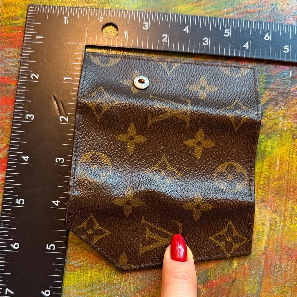 Louis Vuitton Amiet Monogram Signature Design LV Logo 4 Key Holder Antique EUC